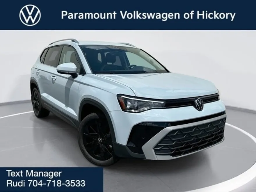 2025 Volkswagen Taos SE photo 1