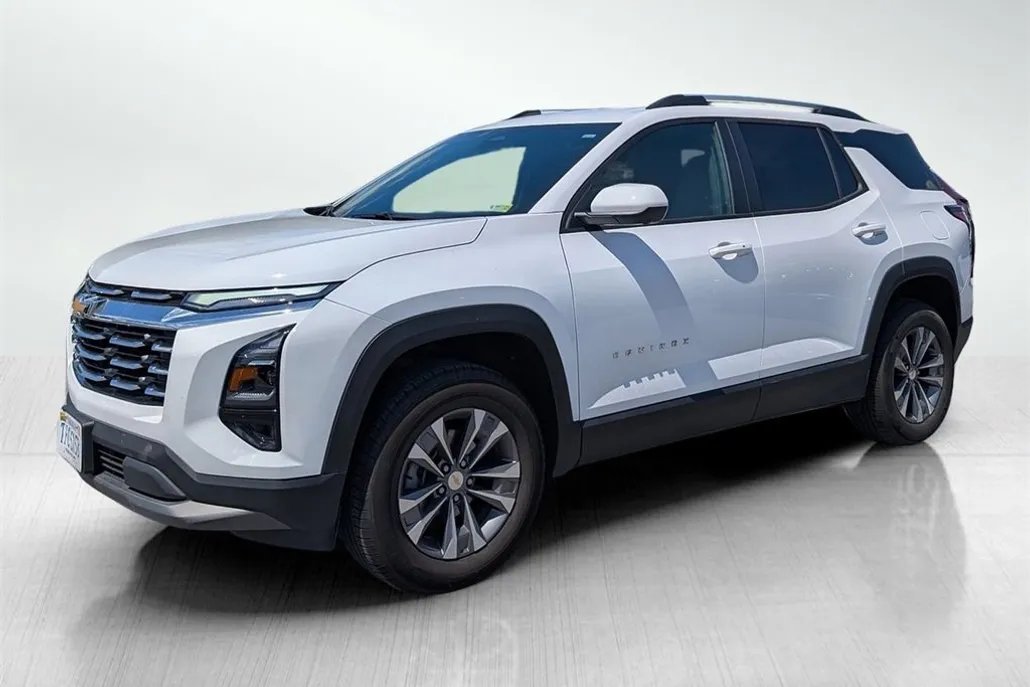 2025 Chevrolet Equinox LT photo 1