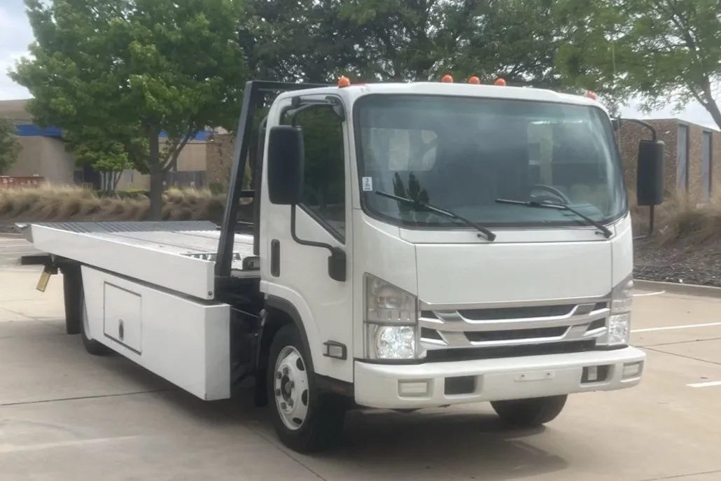 2021 Isuzu NRR photo 1