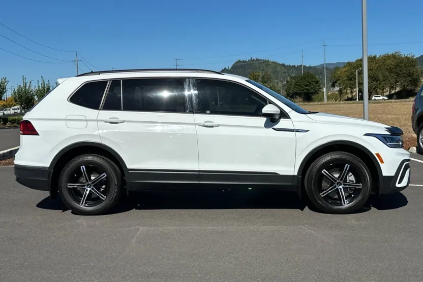 2023 Volkswagen Tiguan S photo 1