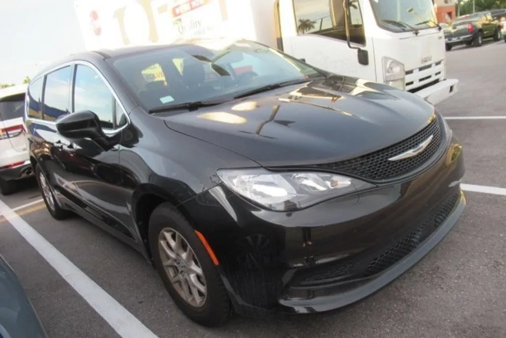 2024 Chrysler Voyager LX photo 1