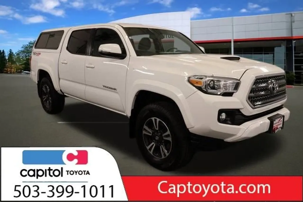 2017 Toyota Tacoma TRD Sport photo 1