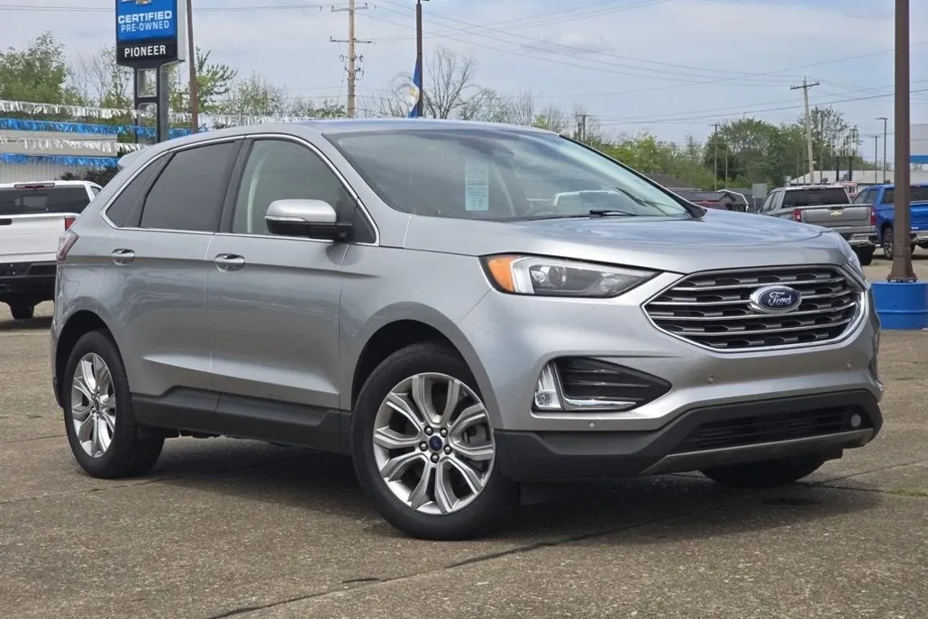 2022 Ford Edge Titanium photo 1