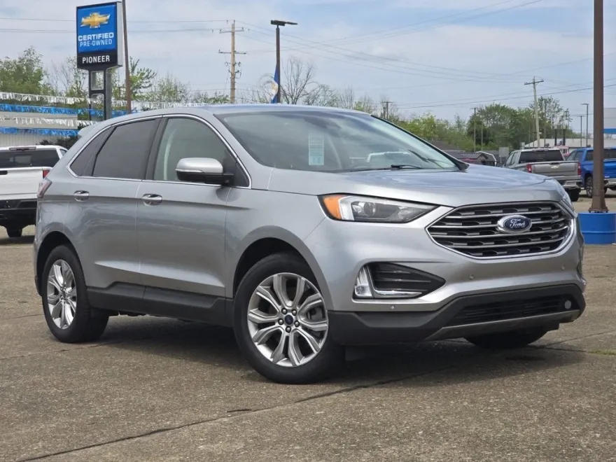 2022 Ford Edge Titanium photo 1