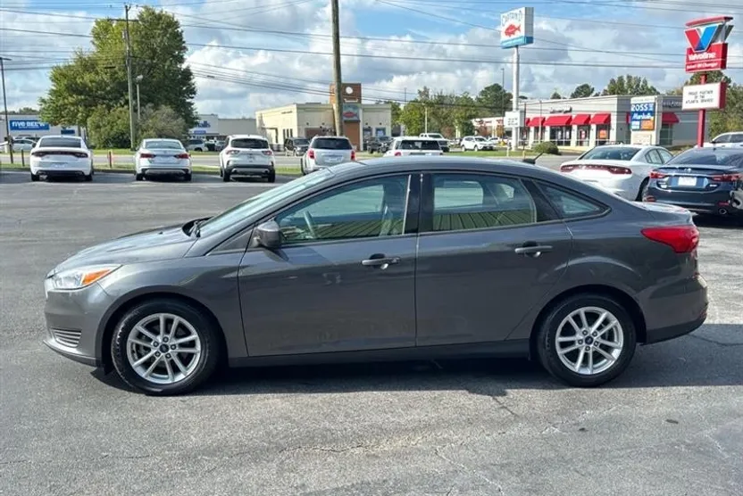 2018 Ford Focus Sedan photo 1