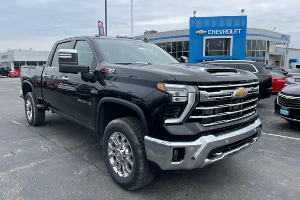 2025 Chevrolet Silverado 3500HD LTZ photo 1