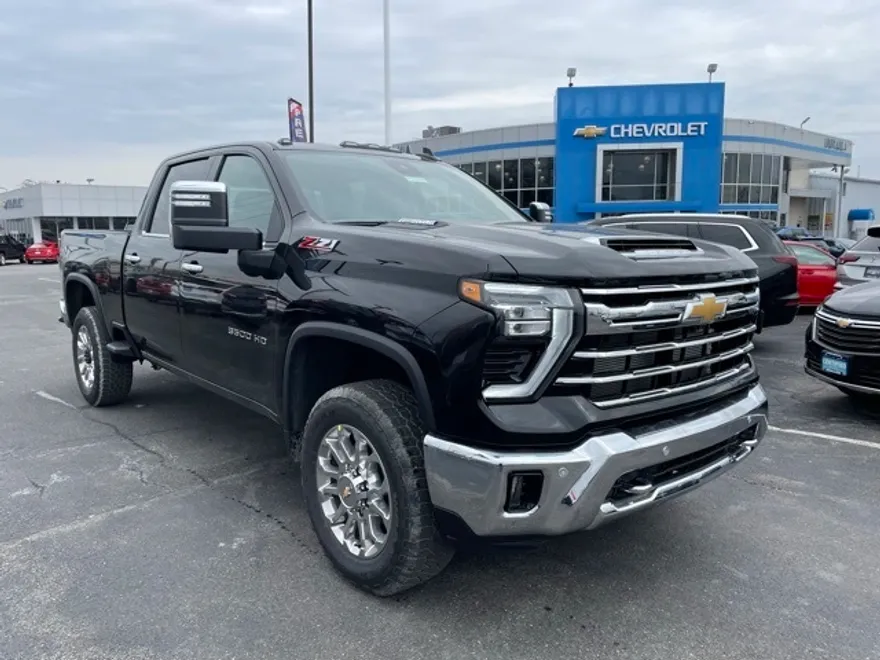 2025 Chevrolet Silverado 3500HD LTZ photo 1