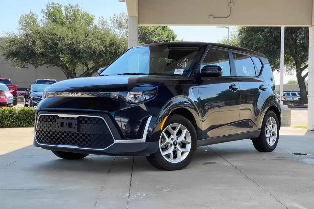 2023 Kia Soul LX photo 1