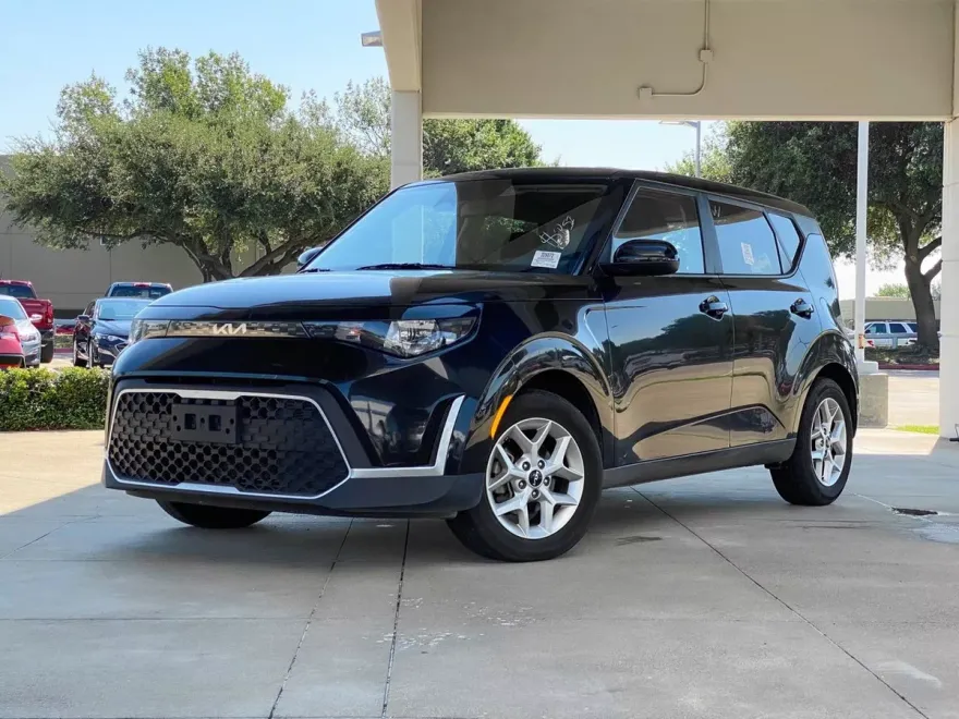 2023 Kia Soul LX photo 1