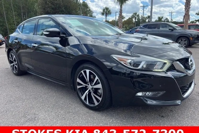 2017 Nissan Maxima SV photo 1