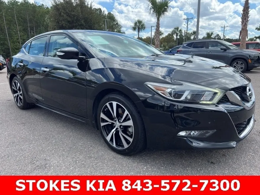 2017 Nissan Maxima SV photo 1