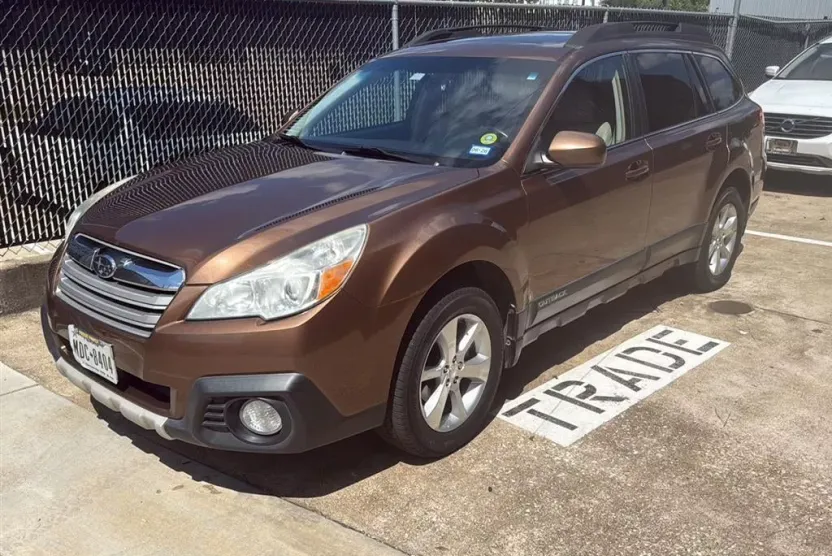 2013 Subaru Outback 2.5i Limited photo 1