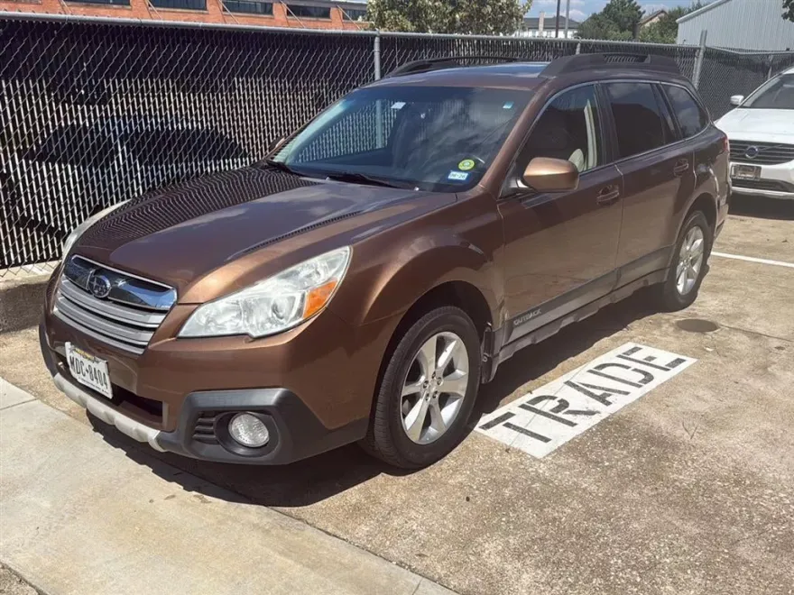 2013 Subaru Outback 2.5i Limited photo 1