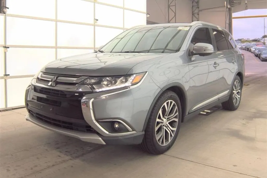 2017 Mitsubishi Outlander SEL photo 1
