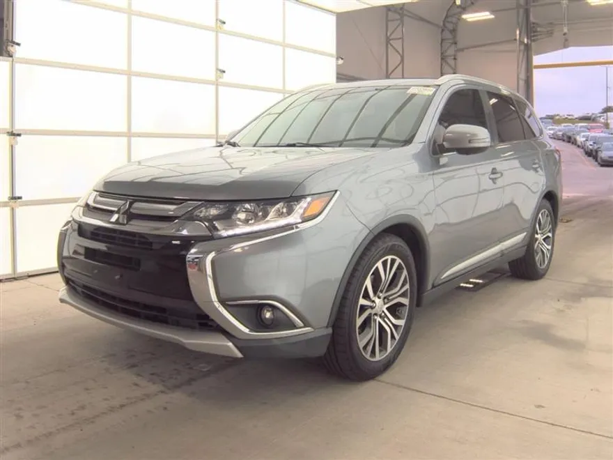2017 Mitsubishi Outlander SEL photo 1
