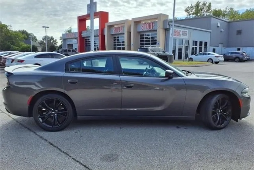2018 Dodge Charger SXT photo 1