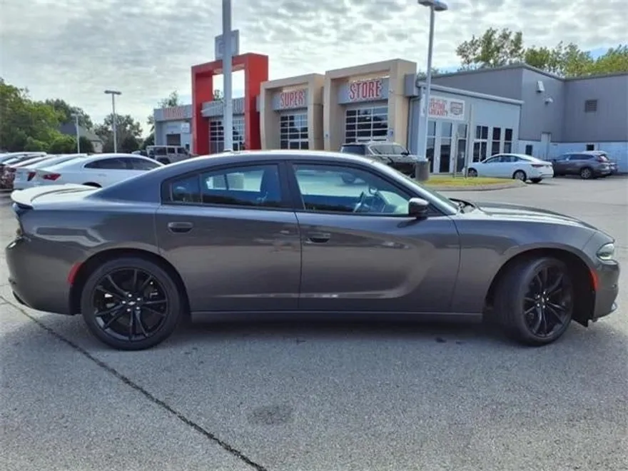 2018 Dodge Charger SXT photo 1