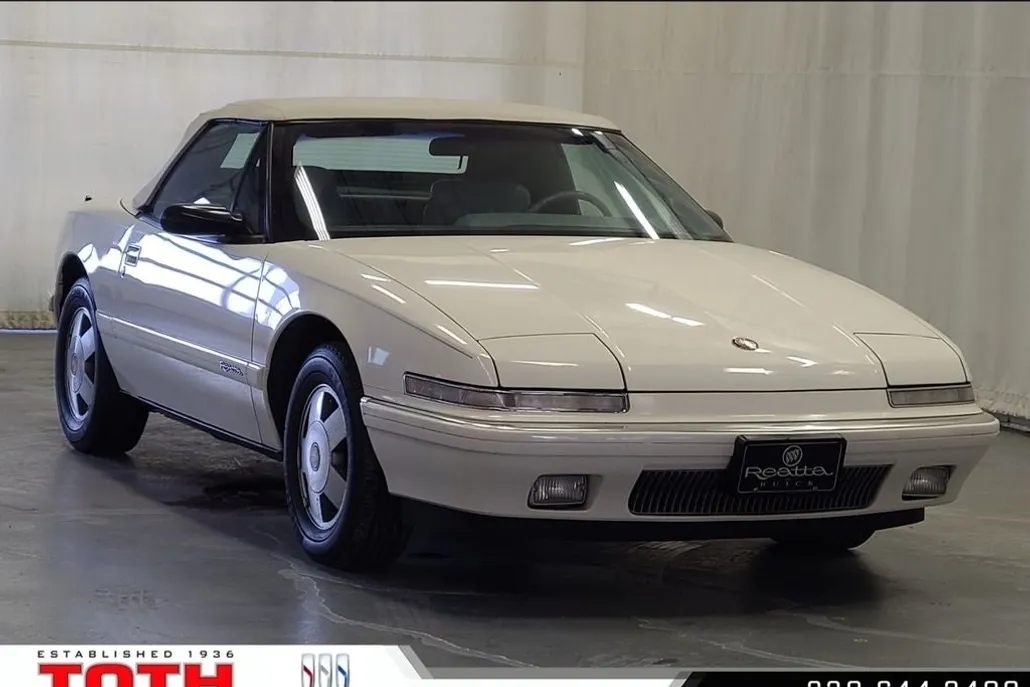 1990 Buick Reatta photo 1