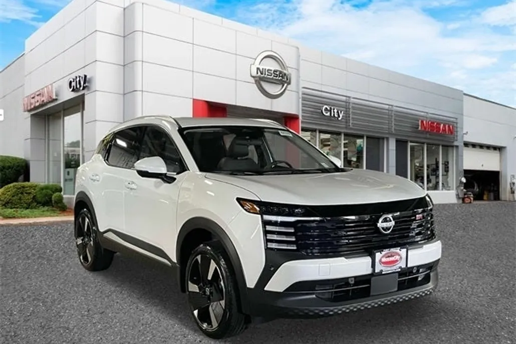 2025 Nissan Kicks SR photo 1