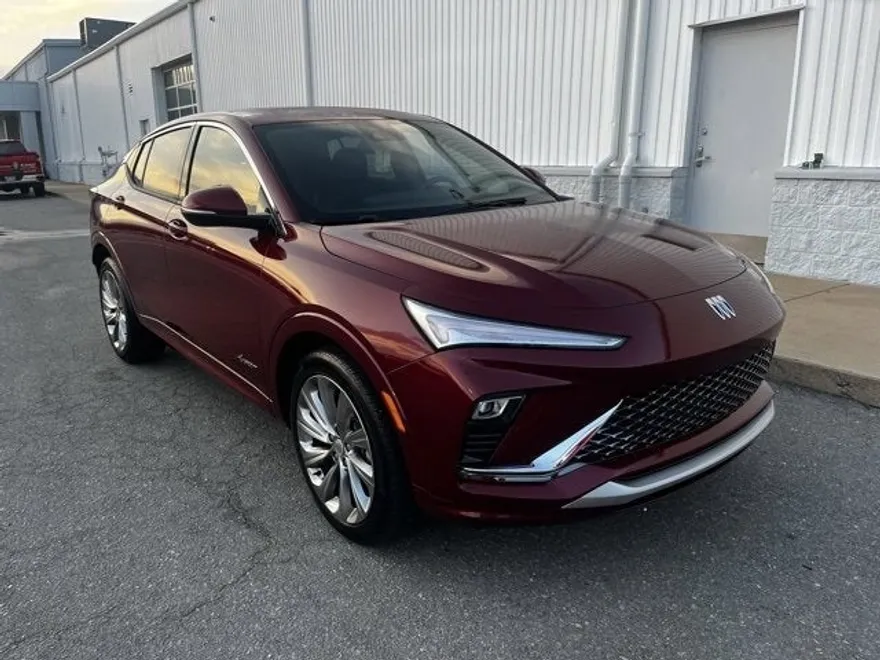 2024 Buick Envista Avenir photo 1