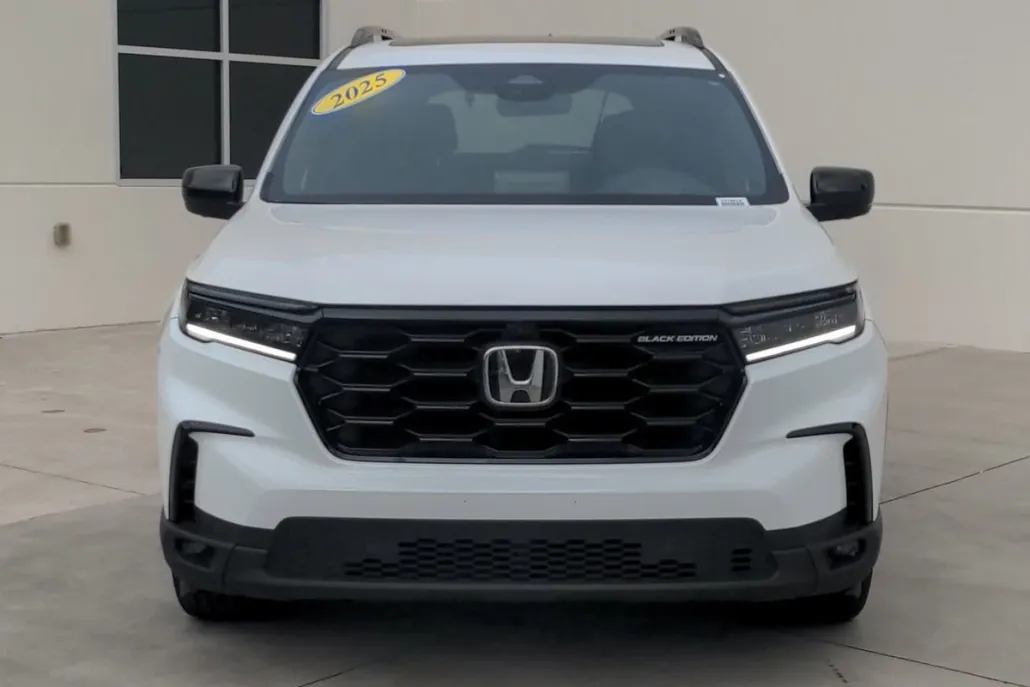 2025 Honda Pilot Black Edition photo 1