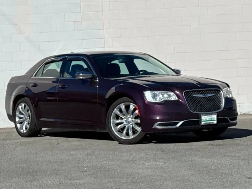 2020 Chrysler 300 Touring photo 1