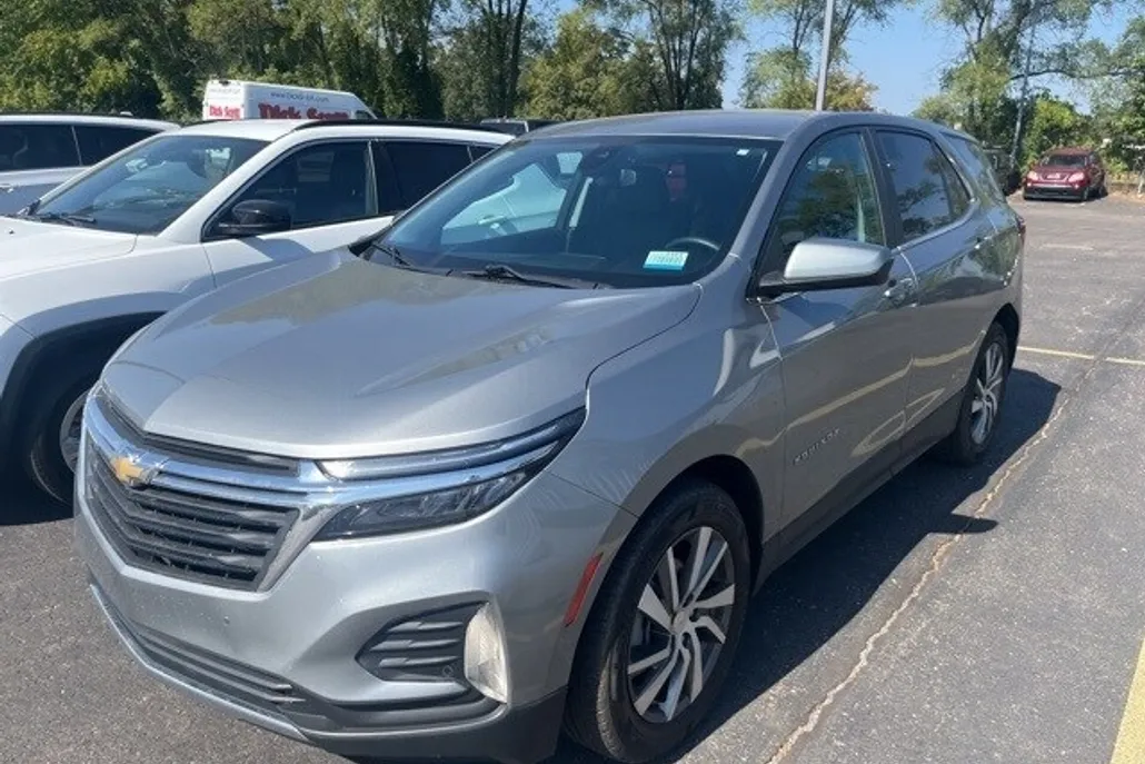 2023 Chevrolet Equinox LT photo 1