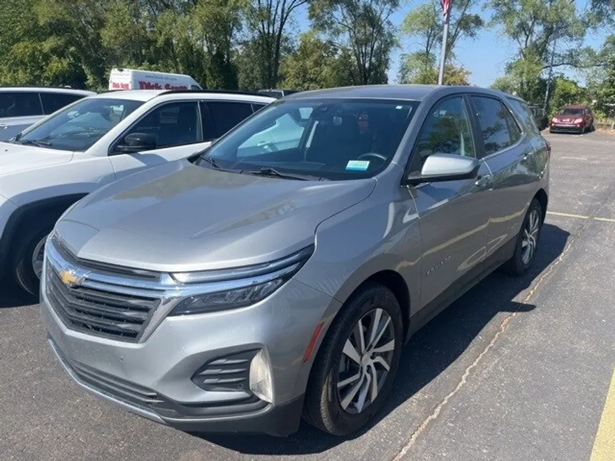 2023 Chevrolet Equinox LT photo 1