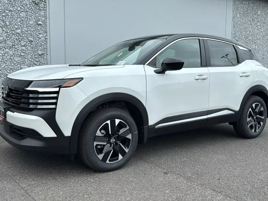 2025 Nissan Rogue SV photo 1