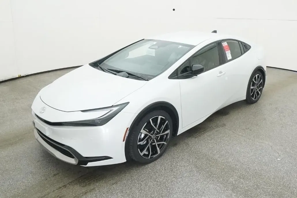 2026 Toyota Prius Plug-in Hybrid XSE photo 1