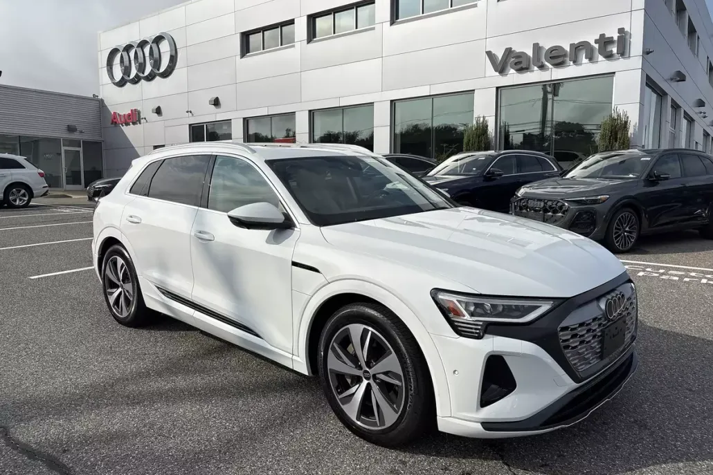 2024 Audi Q8 E-tron Premium Plus photo 1