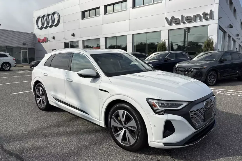 2024 Audi Q8 E-tron Premium Plus photo 1