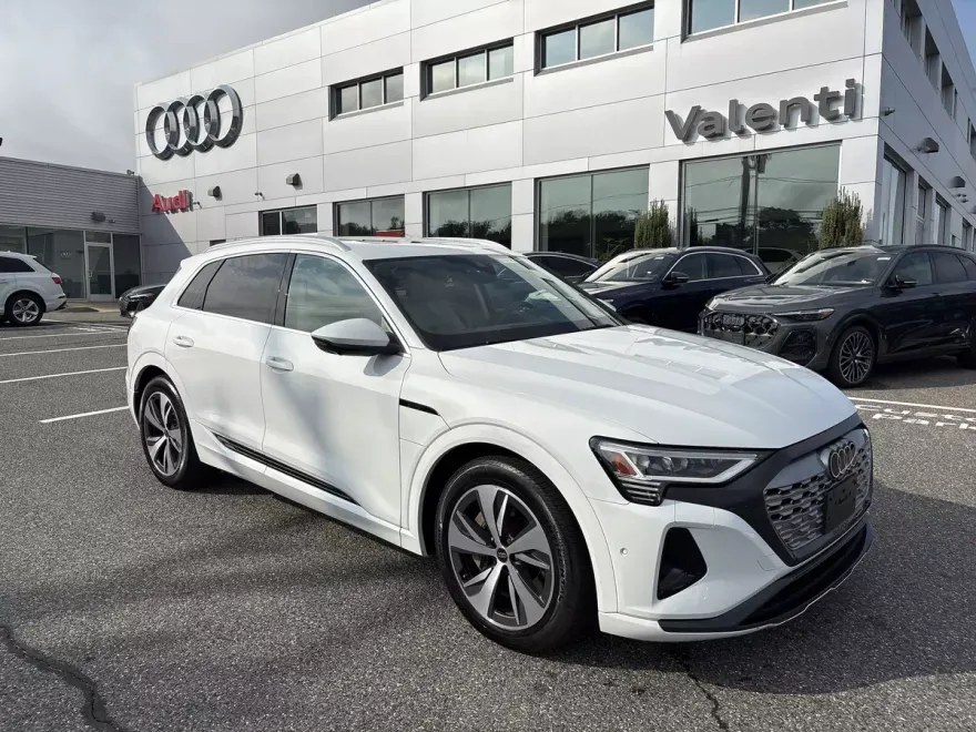 2024 Audi Q8 E-tron Premium Plus photo 1