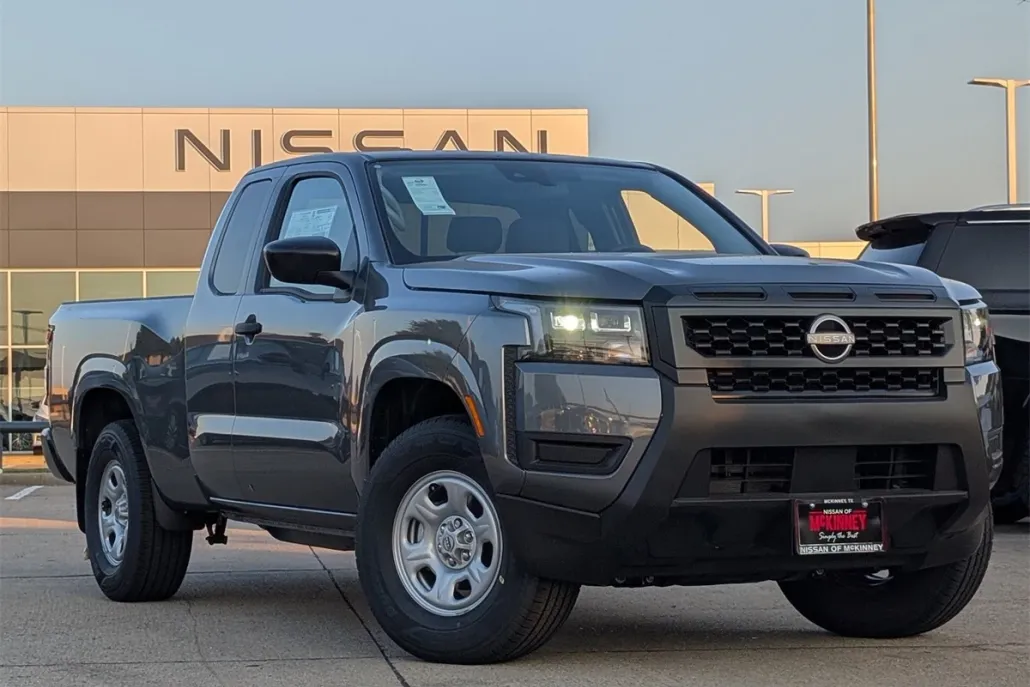 2026 Nissan Frontier photo 1