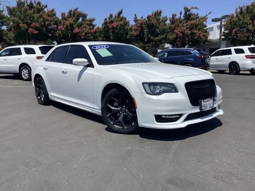 2022 Chrysler 300 Touring L photo 1