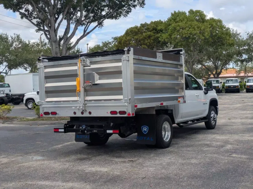 2025 Chevrolet Silverado 3500HD LT photo 1