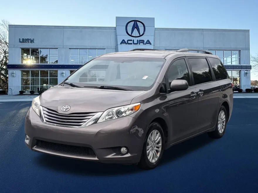 2015 Toyota Sienna XLE Premium photo 1
