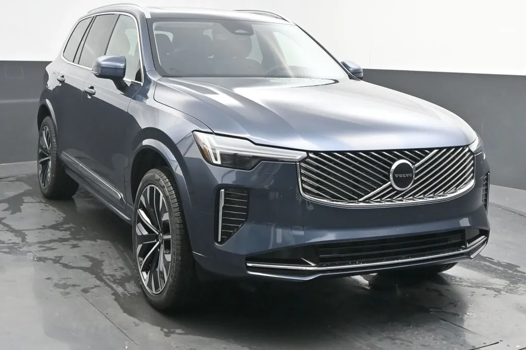 2026 Volvo XC90 B5 Core photo 1