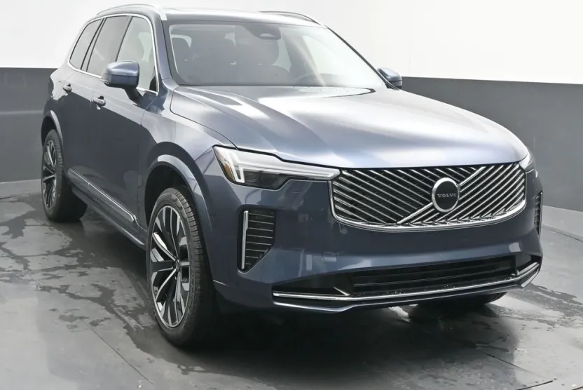 2026 Volvo XC90 B5 Core photo 1