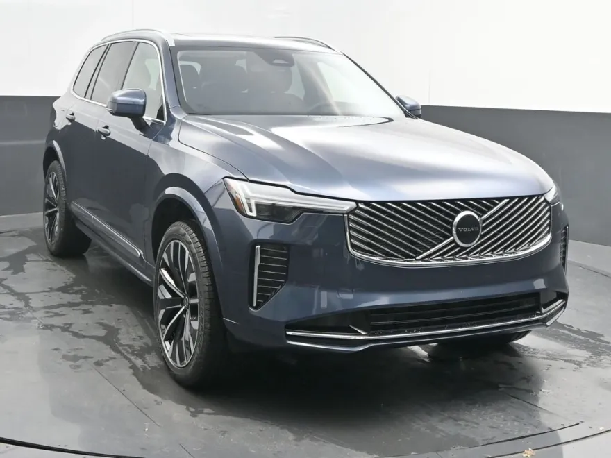 2026 Volvo XC90 B5 Core photo 1
