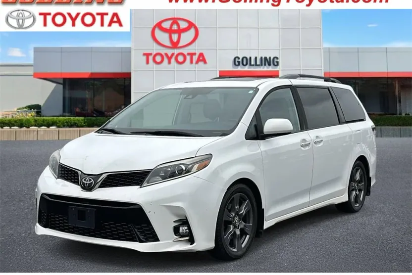 2019 Toyota Sienna SE photo 1