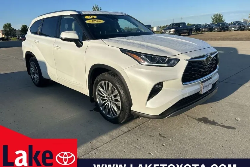 2022 Toyota Highlander Platinum photo 1