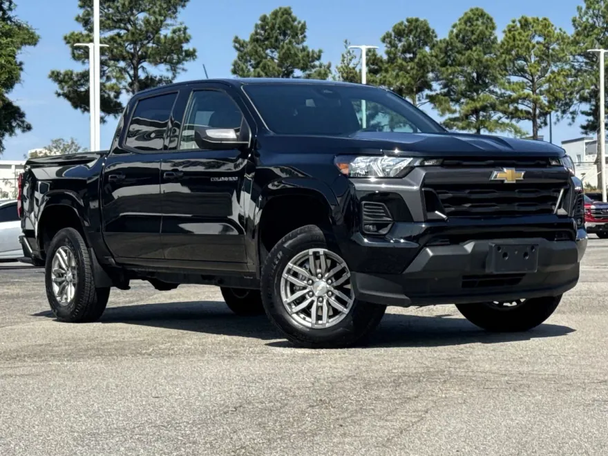 2023 Chevrolet Colorado LT photo 1