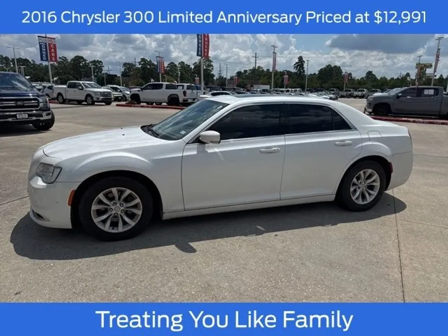2016 Chrysler 300 Limited photo 1