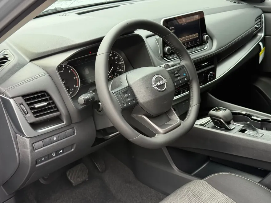 2026 Nissan Rogue SV photo 1
