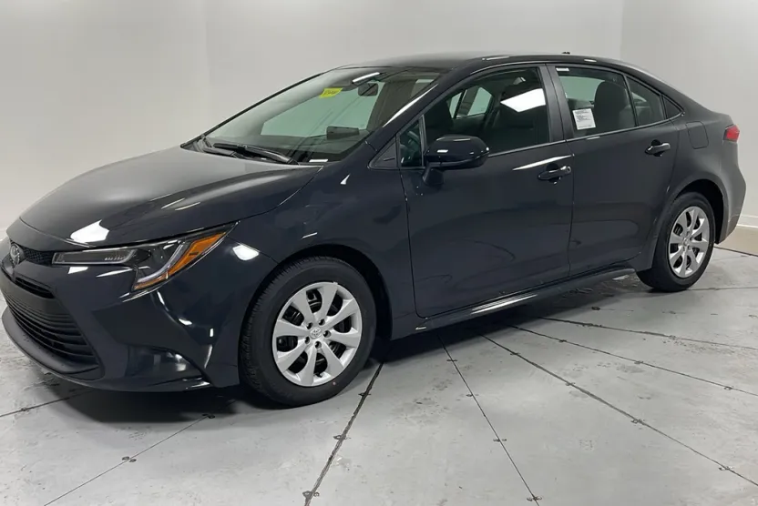 2026 Toyota Corolla LE photo 1
