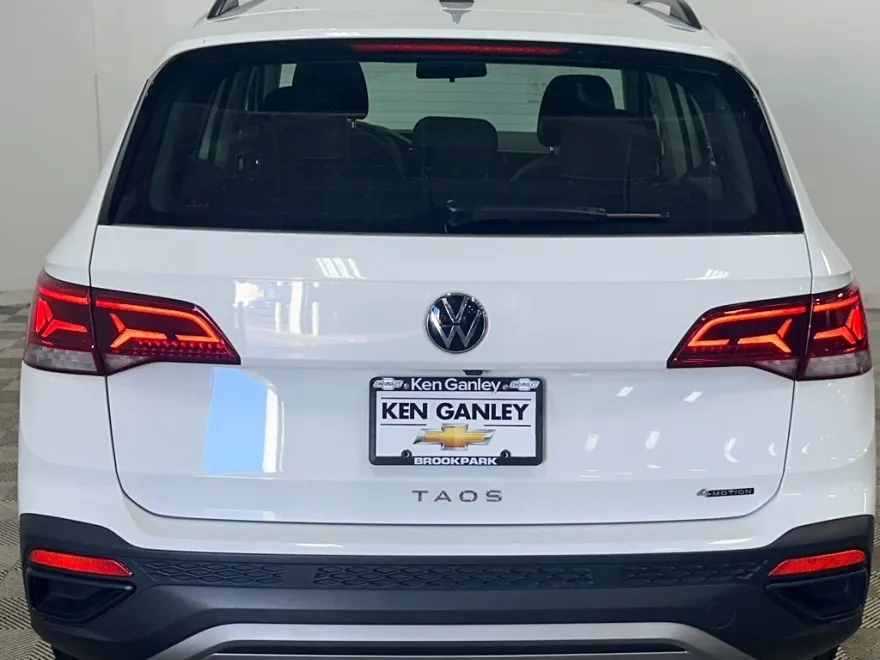 2022 Volkswagen Taos S photo 1
