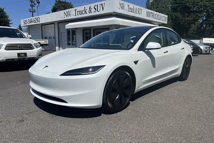 2025 Tesla Model 3 Long Range photo 1