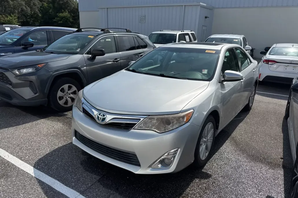 2014 Toyota Camry Hybrid XLE photo 1
