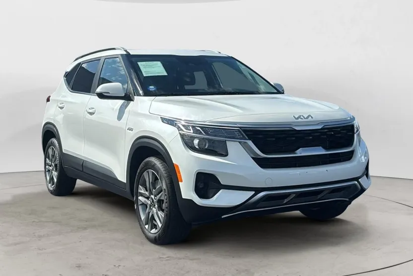 2023 Kia Seltos S photo 1